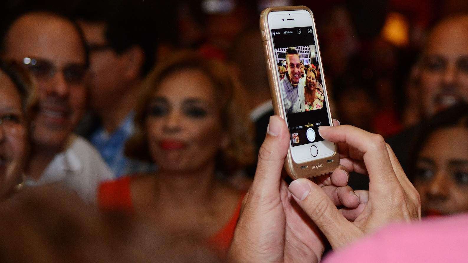 Lo que tiene que hacer la Policía para poder entrar a tu celular