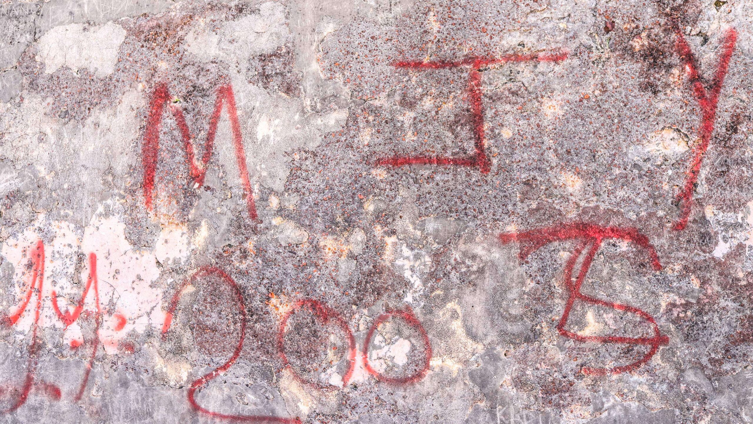 El daño irreversible del graffiti a las murallas del Morro