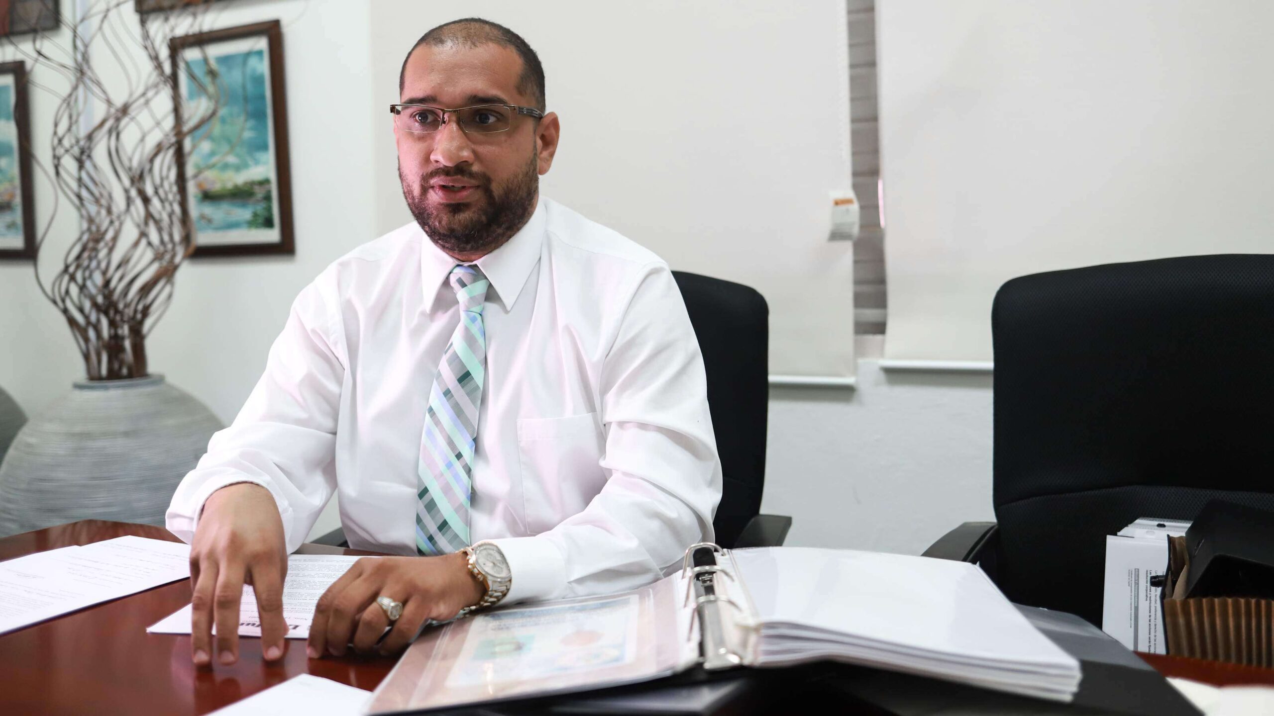 Detallan catálogo de irregularidades en oficina legislativa