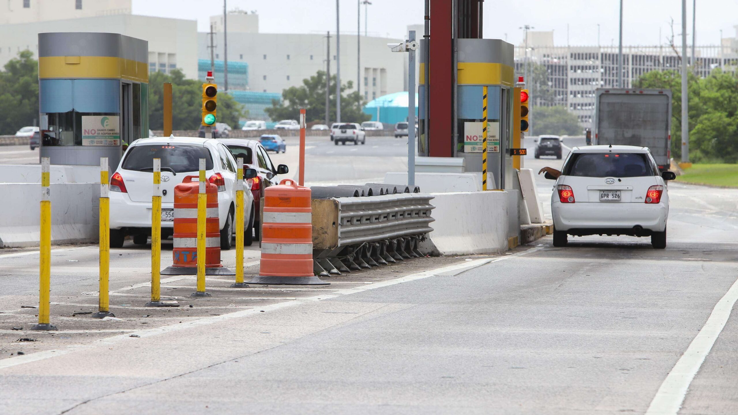 Demandan a administradores de AutoExpreso para que reembolse multas
