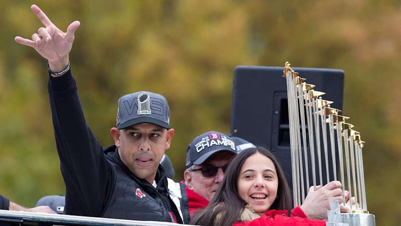 Agredido Alex Cora durante celebración en Boston