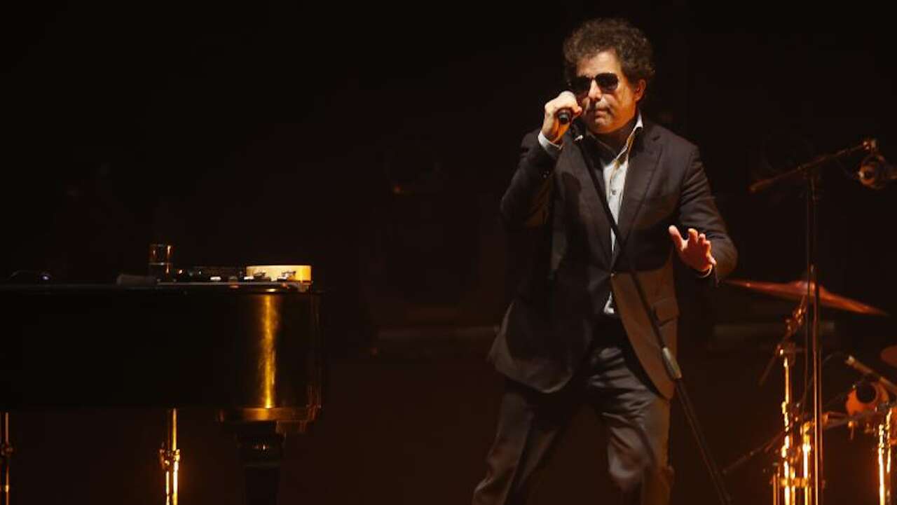 Calamaro recupera la guitarra solista en su último álbum