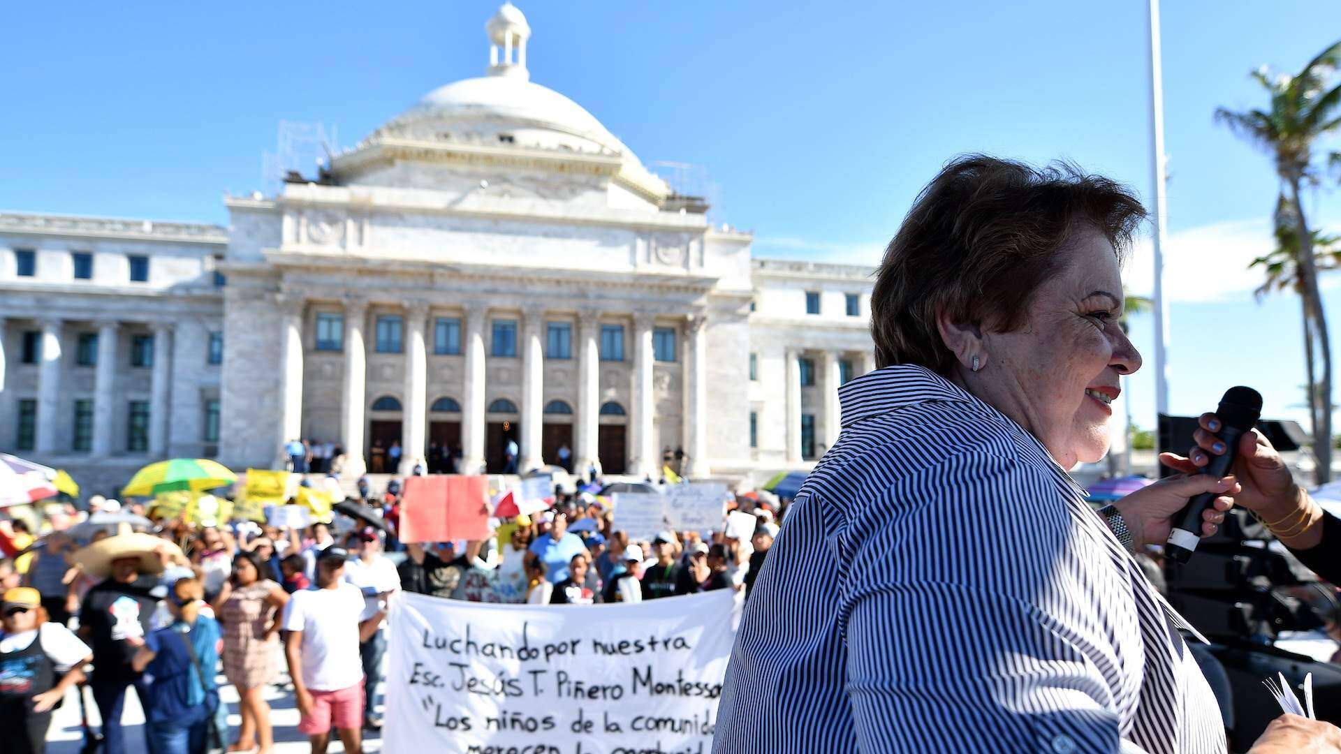Maestros retirados denuncian falta de pago
