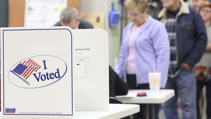 Piden reabrir registro de votantes en Florida ante paso del huracán