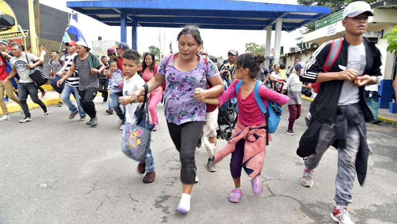 La caravana migrante sigue avanzando hacia EE.UU.