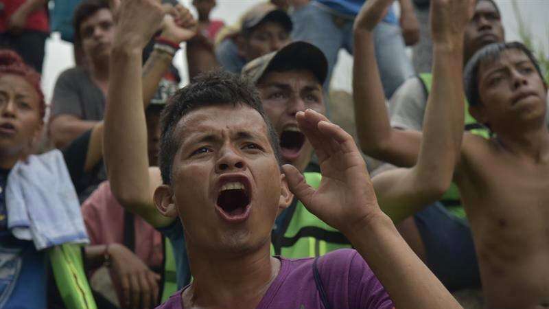 Caravana de emigrantes continúa su paso a EEUU