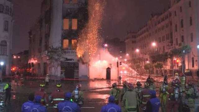 Un incendio destruyó varios edificios del casco histórico de Lima