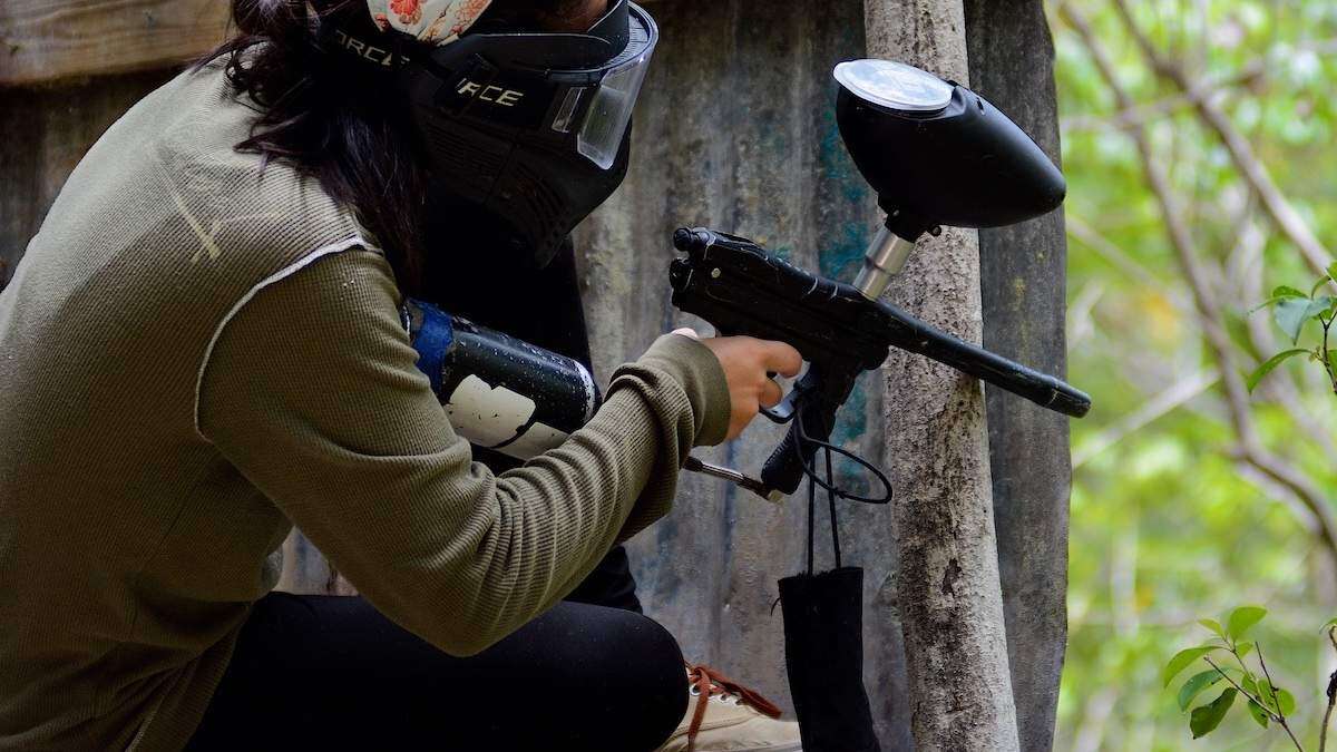 Disparan con pistolas de gotcha a escuela en Caguas