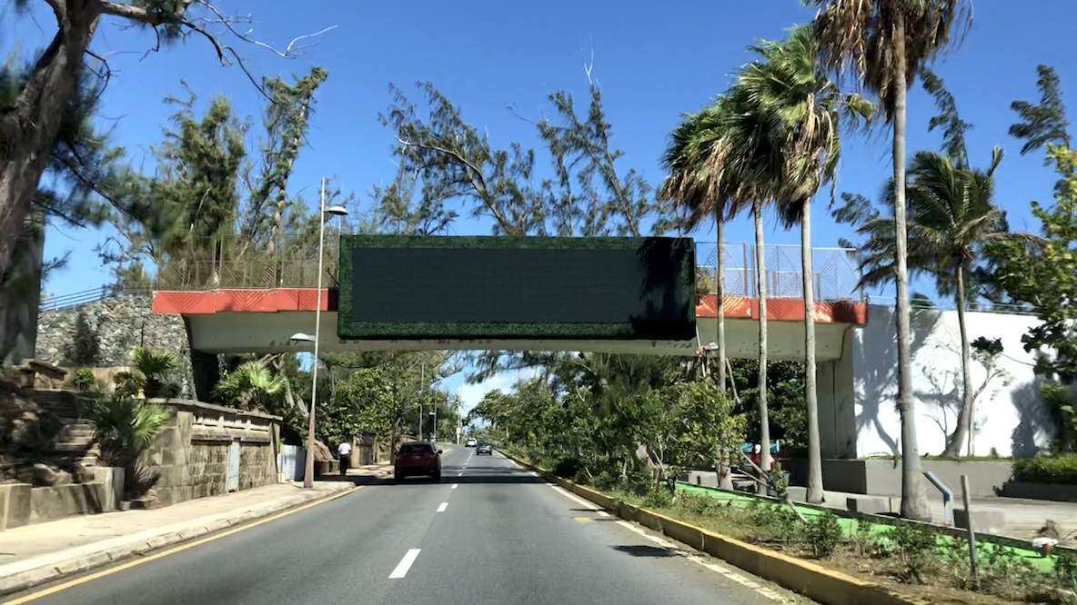24 horas para que planifiquen remoción del billboard de Puerta de Tierra