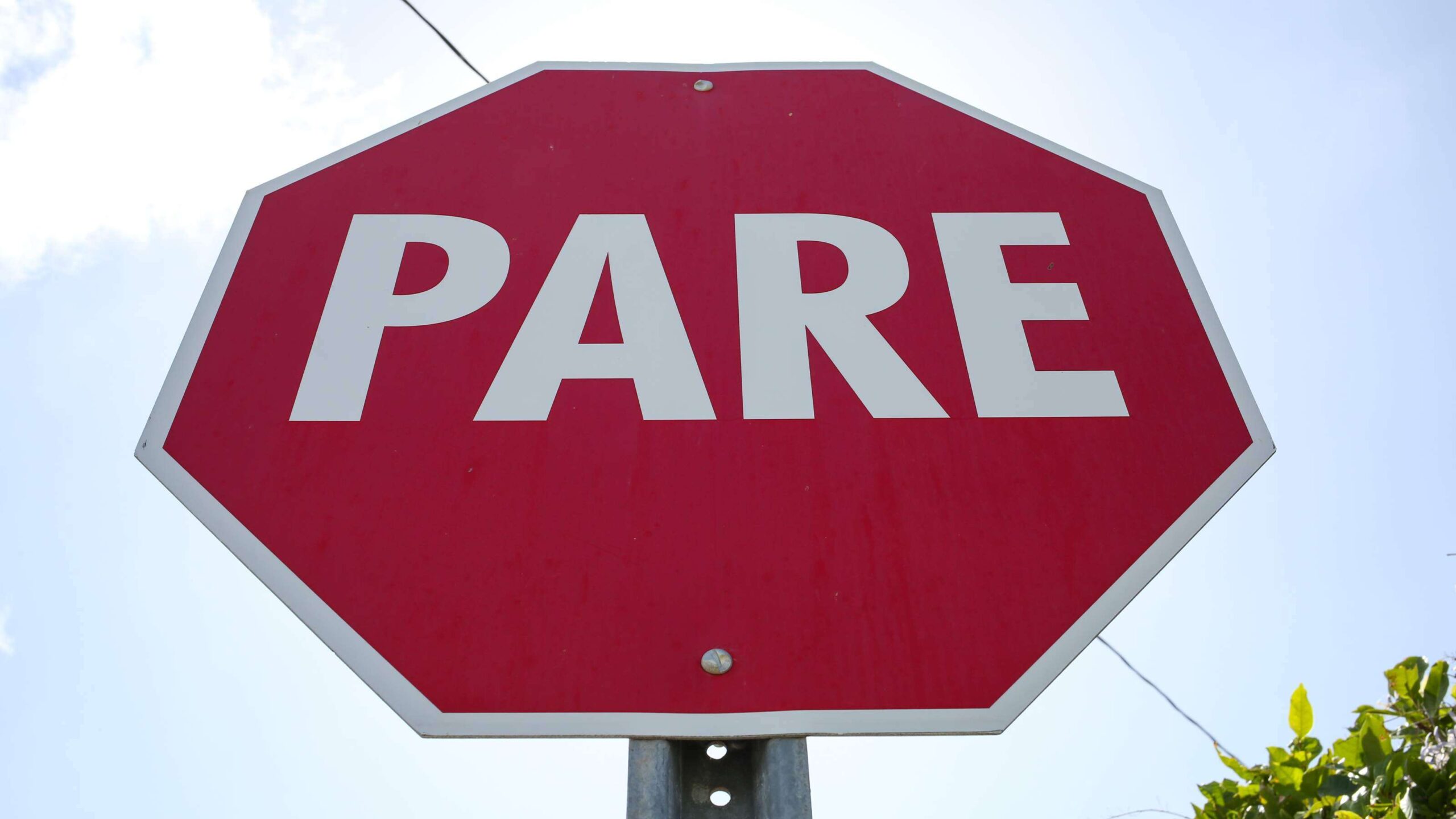 Residentes de Condado colocarán sus propios letreros de ‘pare’