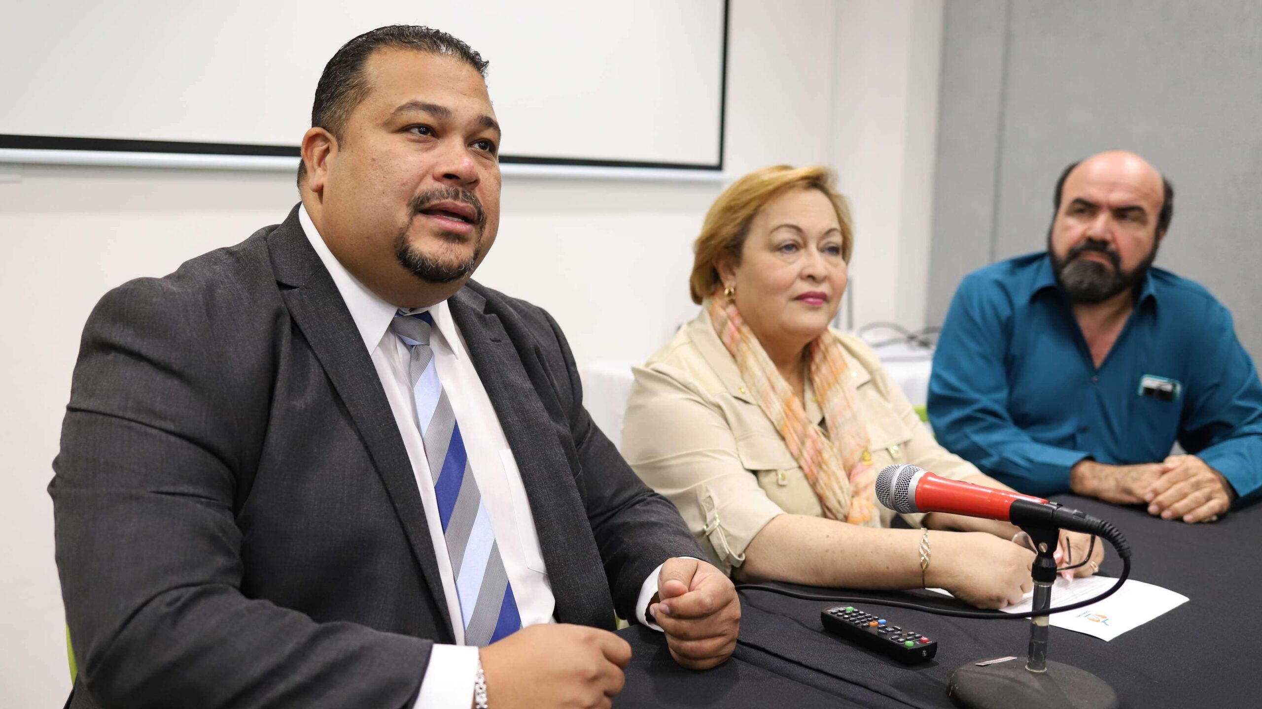 Farmacias advierten problemas con el suministro de medicamentos