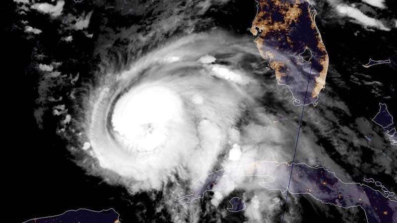 Michael se convierte en huracán categoría tres