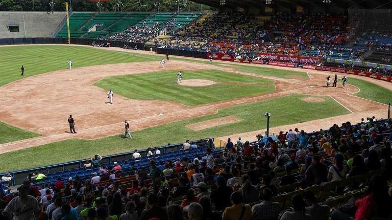 La pelota se vuelve un respiro para los venezolanos