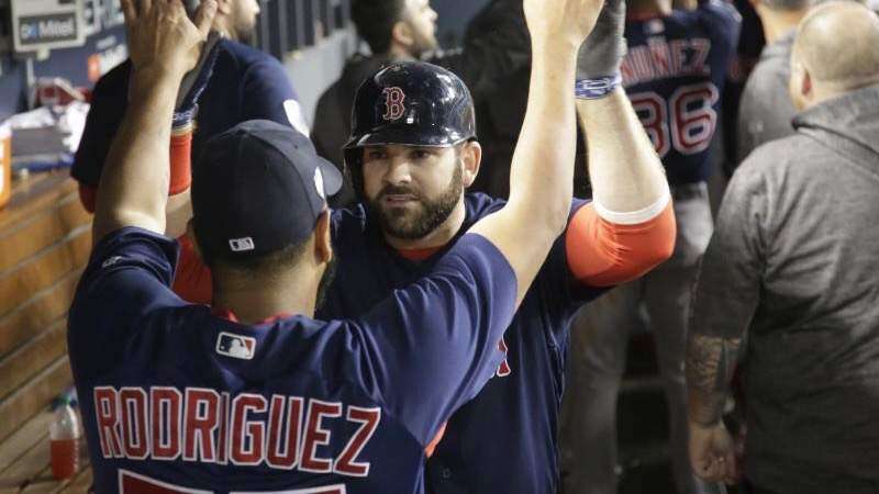 Latinos sacan la cara por los Medias Rojas