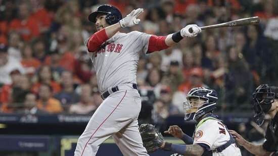 Cora saca a Benintendi y pone a Martínez