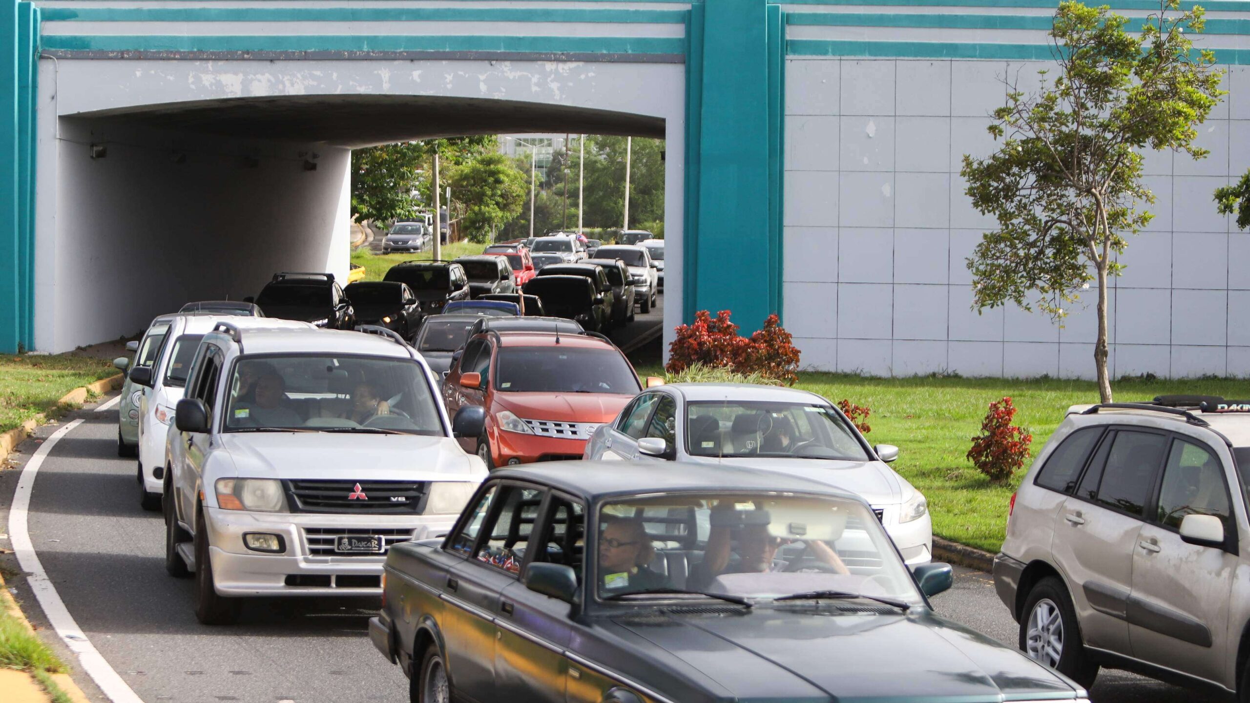 Múltiple accidente provoca cierre de carril reversible en el Expreso 52