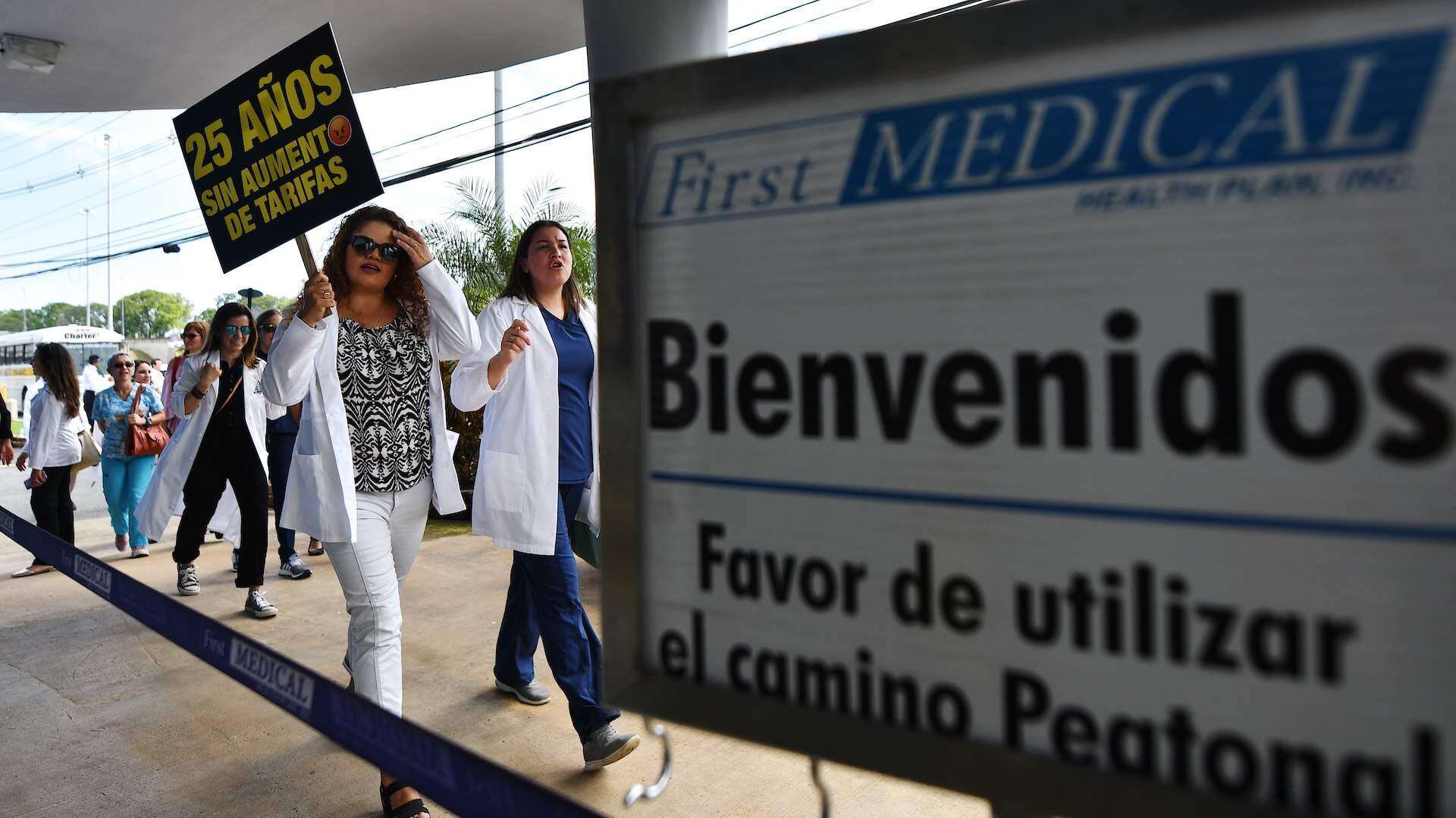 Dentistas se manifiestan por un alza salarial