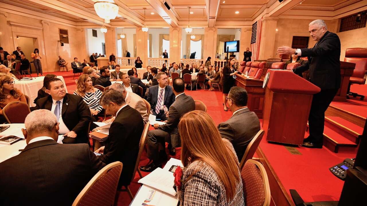Alcaldes reclaman más autonomía para el CRIM