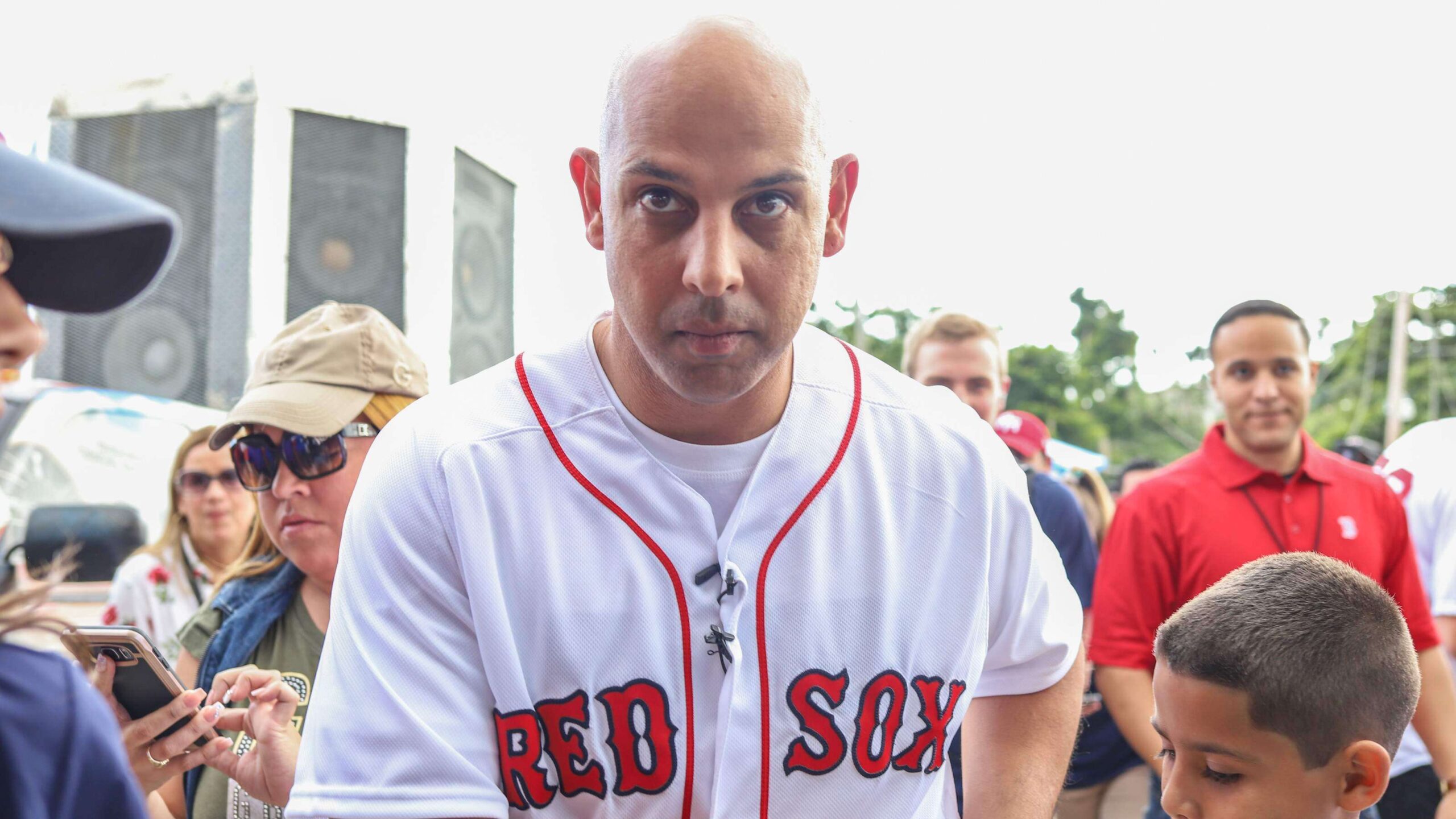 Hace historia Alex Cora al llevar a Boston a la Serie Mundial