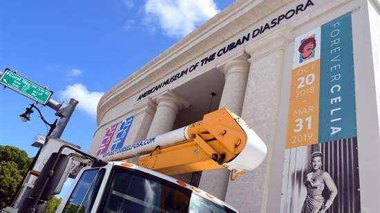 Inaugura en Miami la mayor exhibición sobre Celia Cruz
