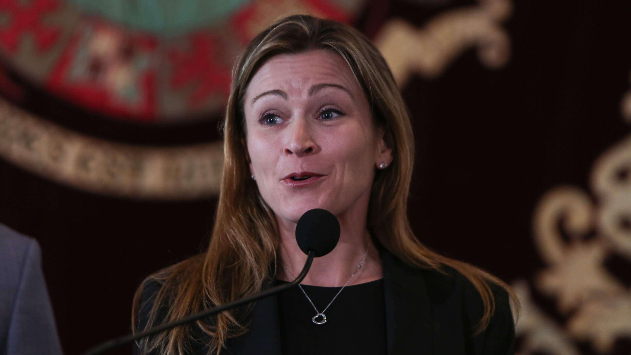 Educación contrata para cámaras de seguridad en las escuelas