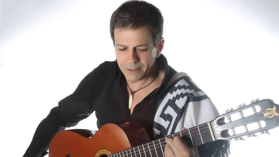 Cantautor argentino en bohemia acústica