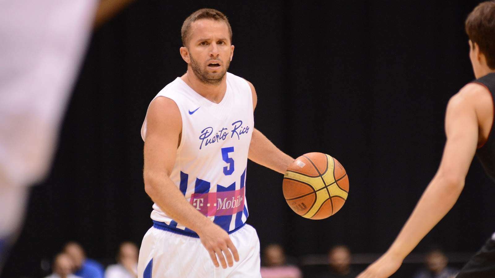 Barea brilla en la victoria de Dallas