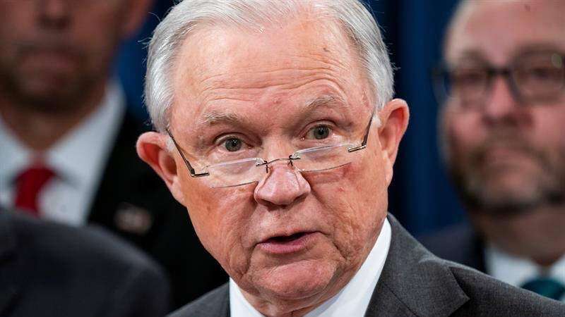 Piden investigar destitución de Jeff Sessions