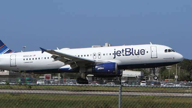 Un vuelo vira a PR luego de que un pasajero muriera en el avión