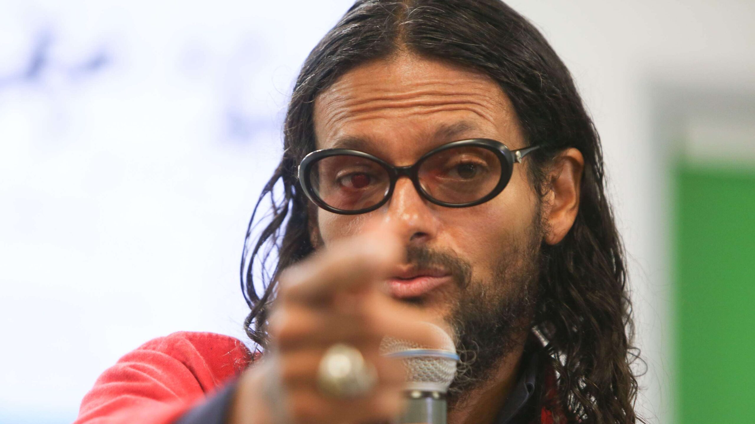 Amenazan con demanda a Draco Rosa
