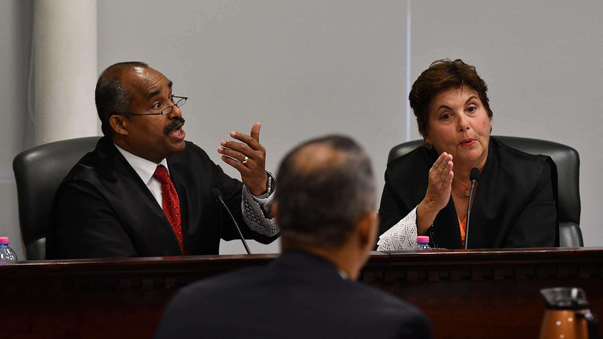 Condominios opuestos a mezclarse con Airbnb