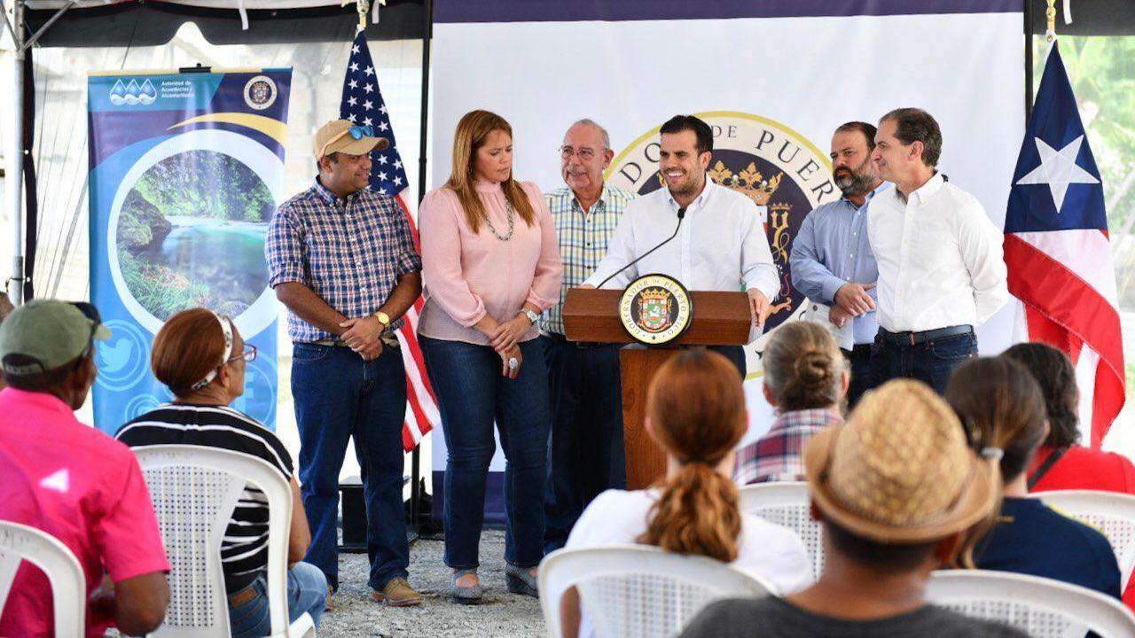 Anuncian construcción de sistema de agua para Valle Hill