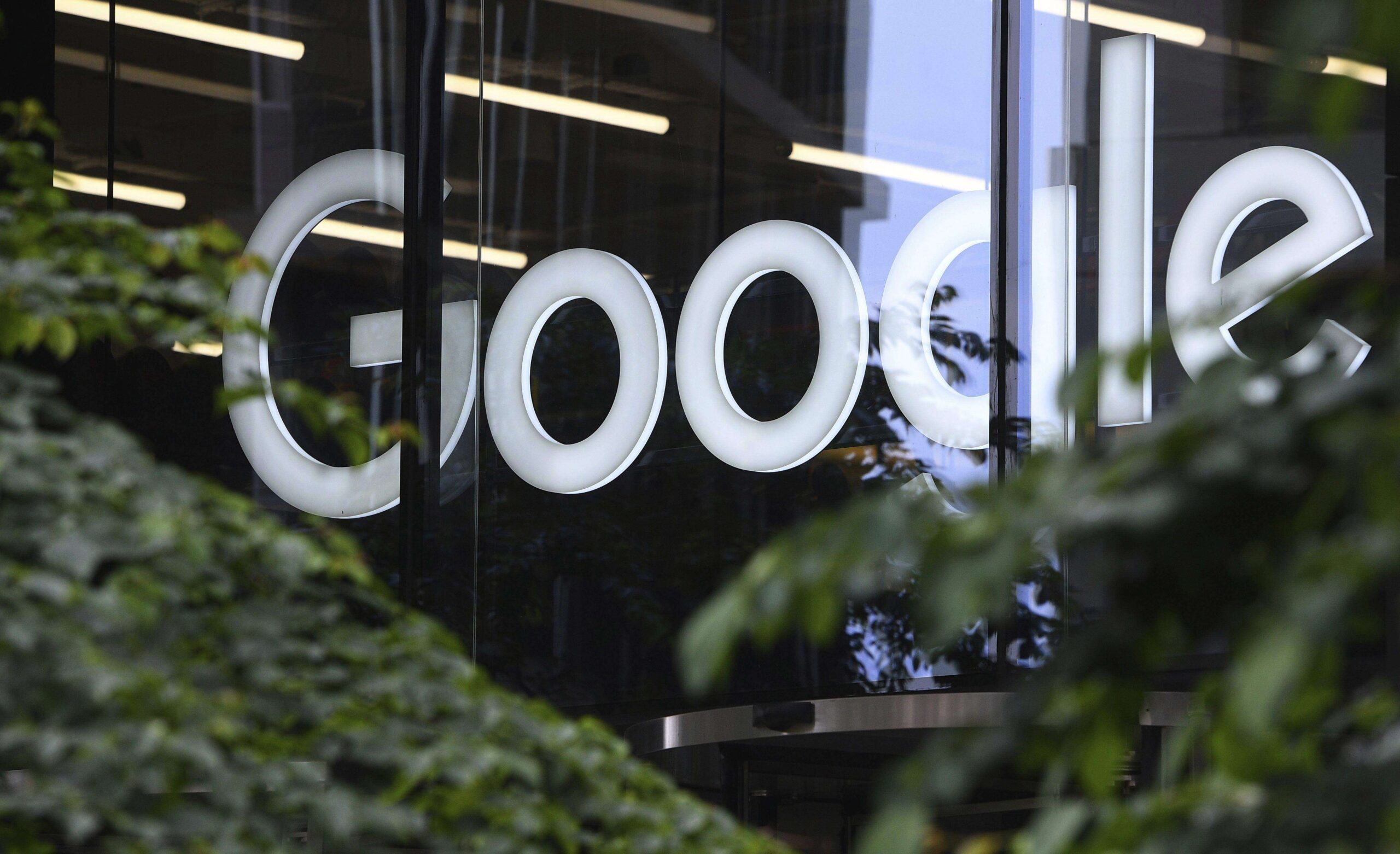 Google tenderá un cable submarino para mejorar la Internet en Cuba