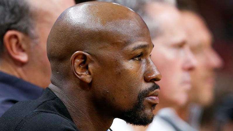 Multan a Floyd Mayweather por ganancias no reportadas