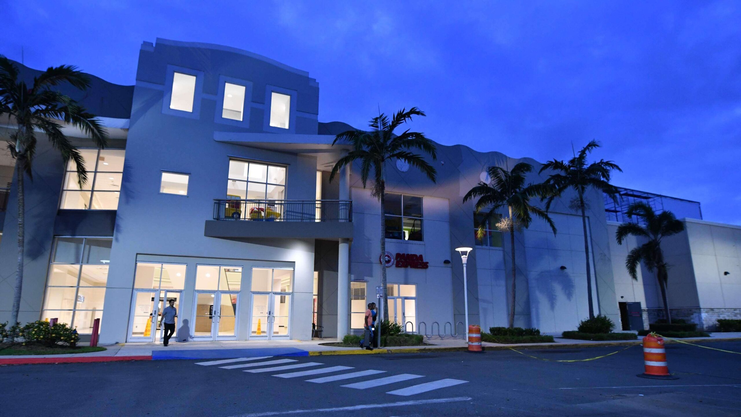 Estos son los horarios de comercios para hoy y mañana