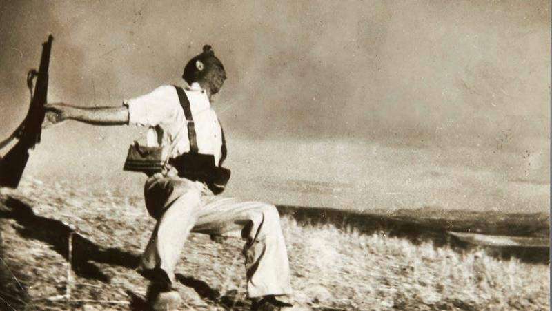 Venden a precio récord famosa foto ‘Muerte de un miliciano’