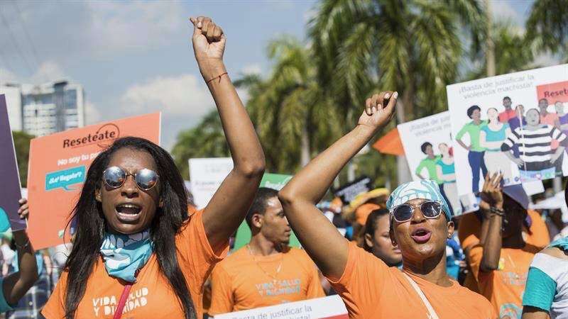 Mujeres se manifiestan contra la violencia en República Dominicana también