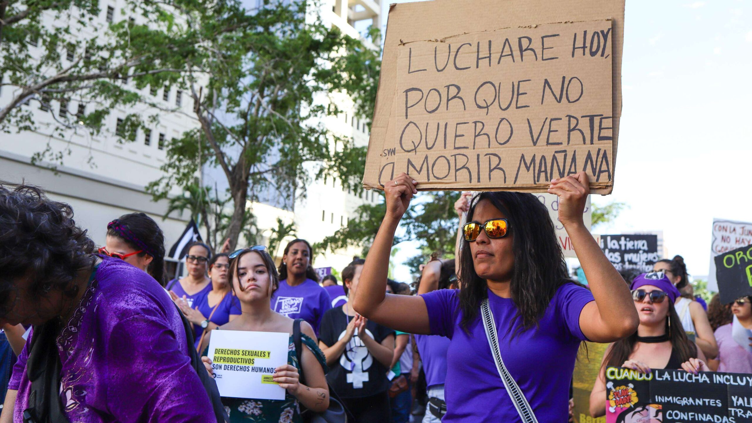 Representante asegura han legislado por las mujeres