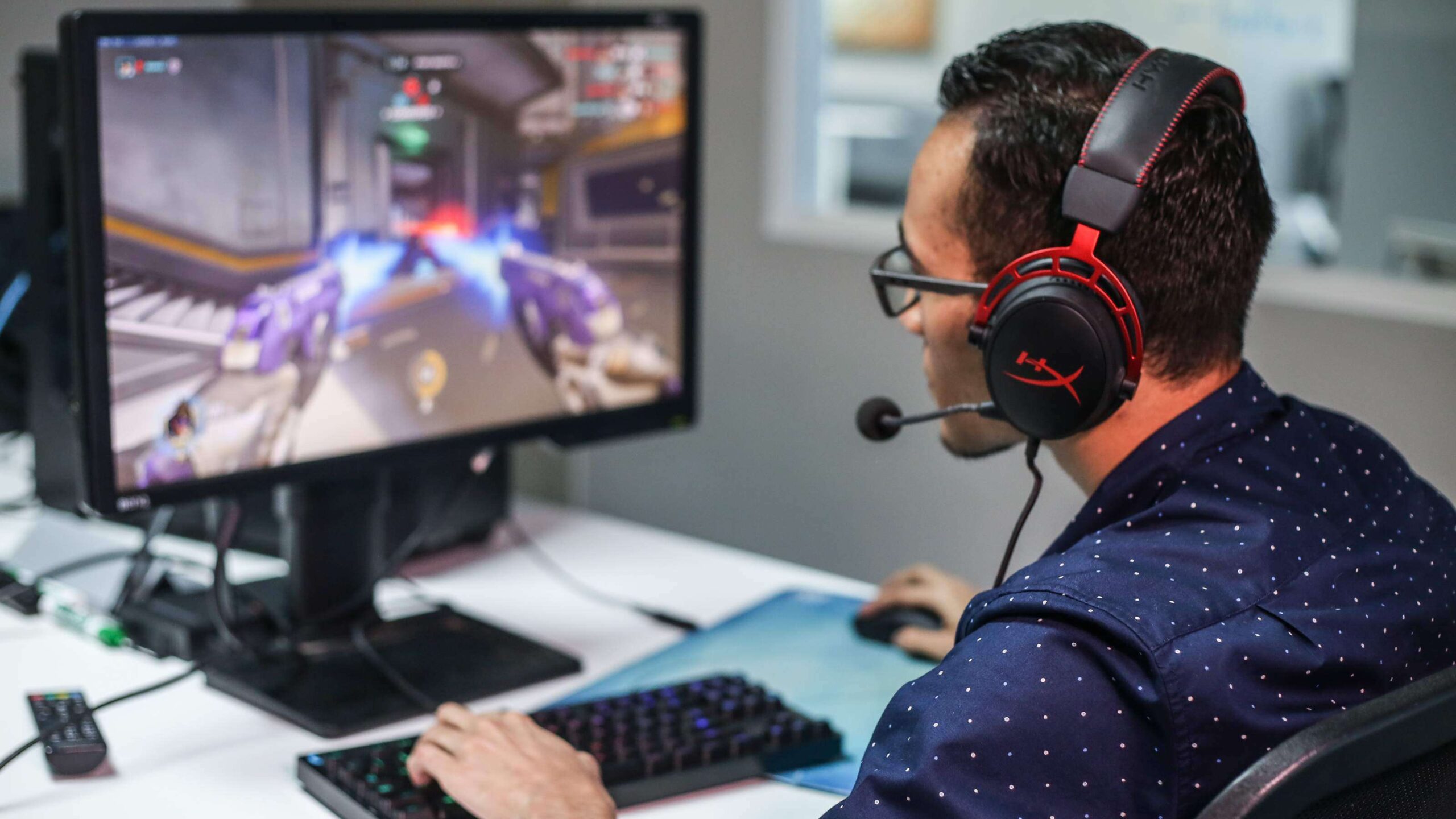 ¿Qué necesitas para convertirte en un gamer profesional?