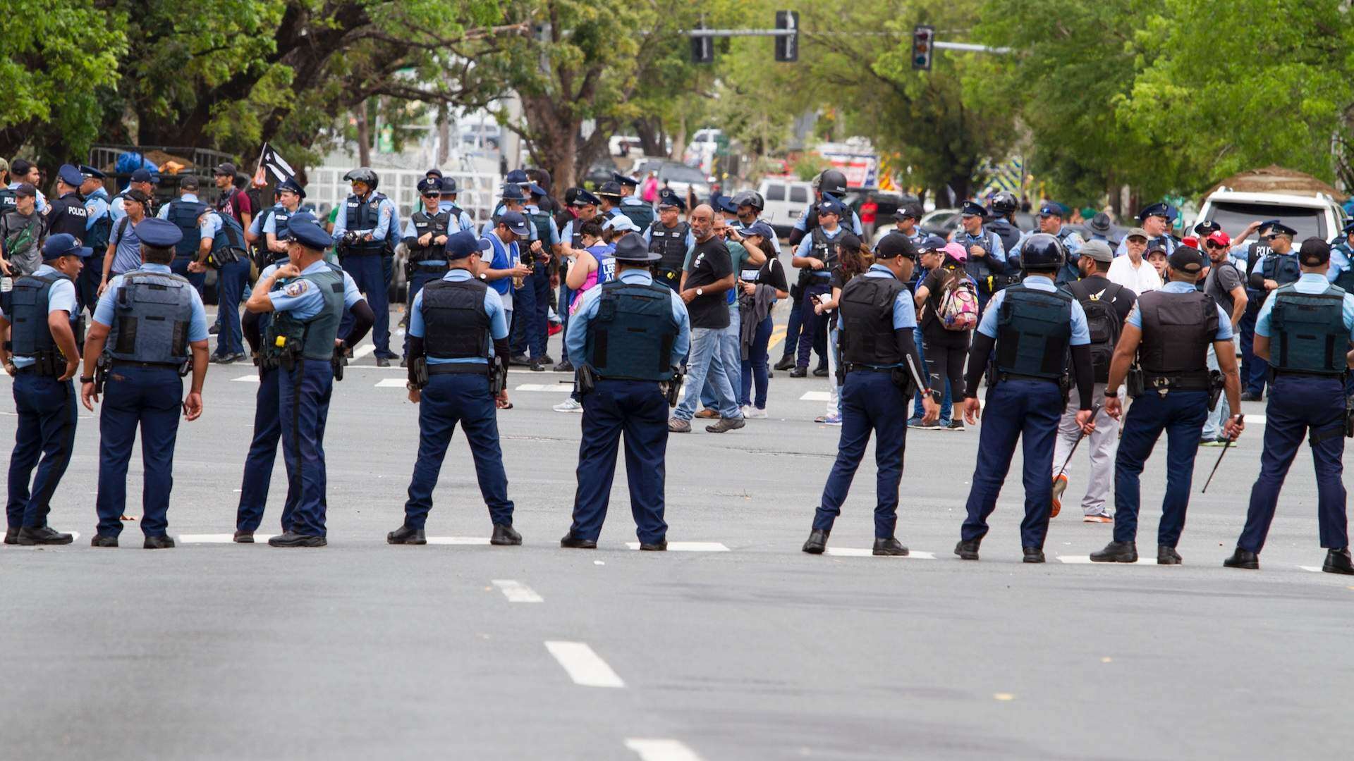 Aprueban tipificar delitos contra agentes durante manifestaciones
