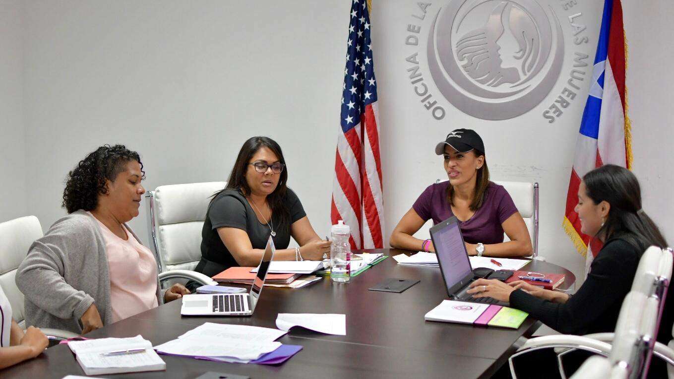 Se reúne la Procuradora de la Mujer con la Colectiva Feminista