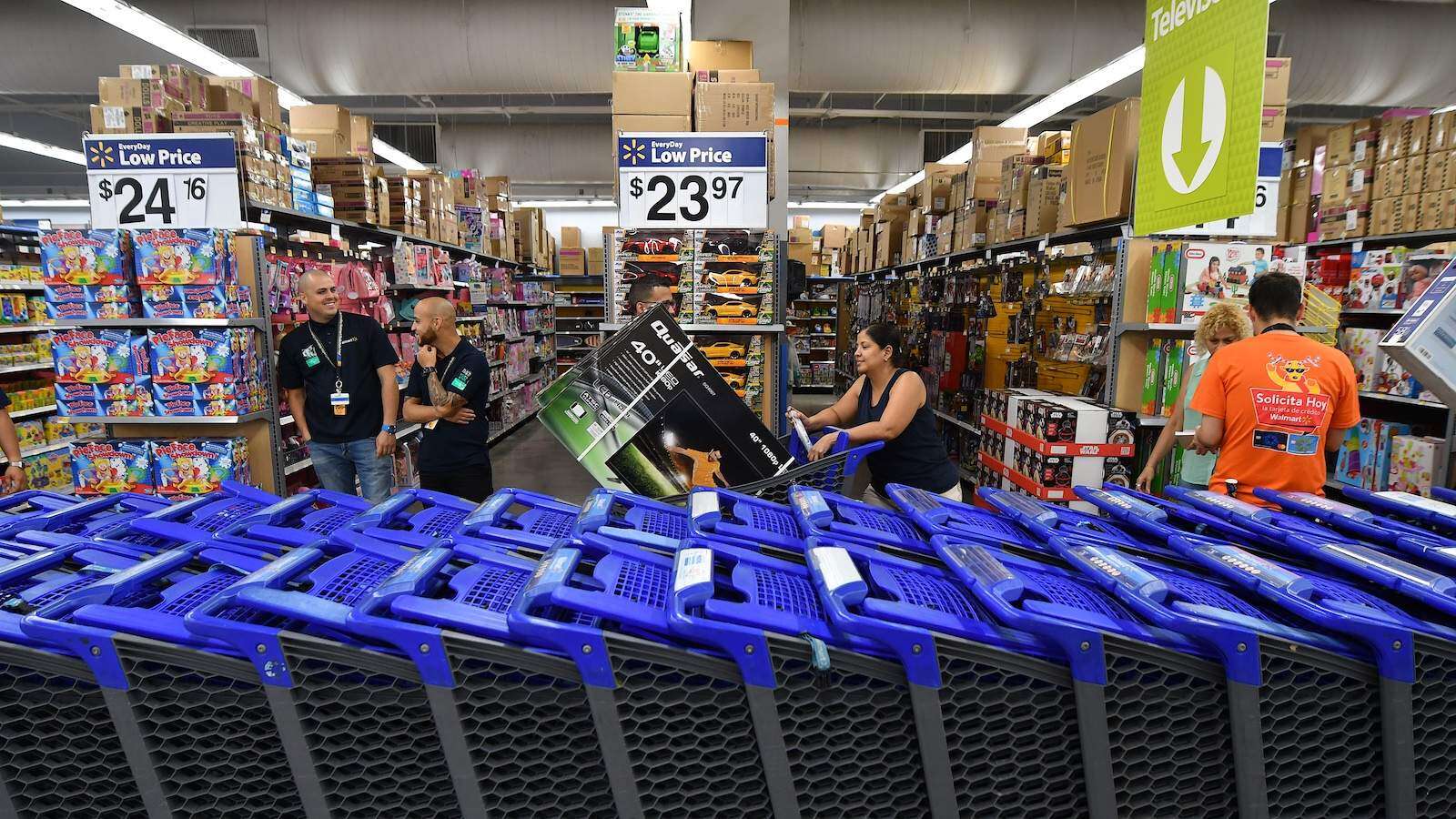 Roban tres televisores en Walmart de Plaza Escorial