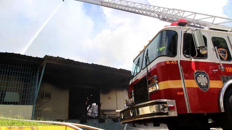 Camión incendiado congestiona el tránsito en la PR-22