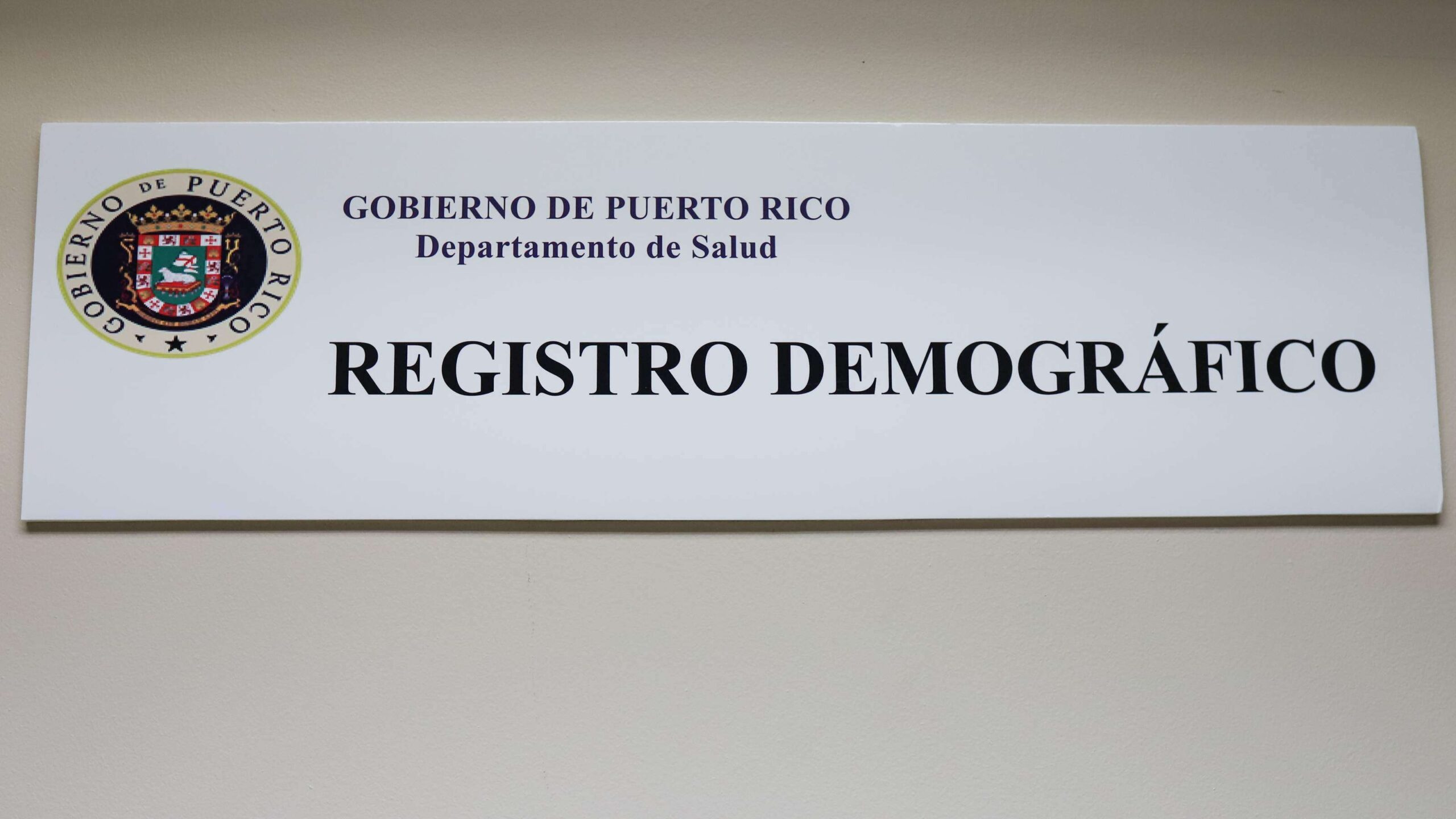 ¿Quieres unir tus apellidos? El gobierno no te deja