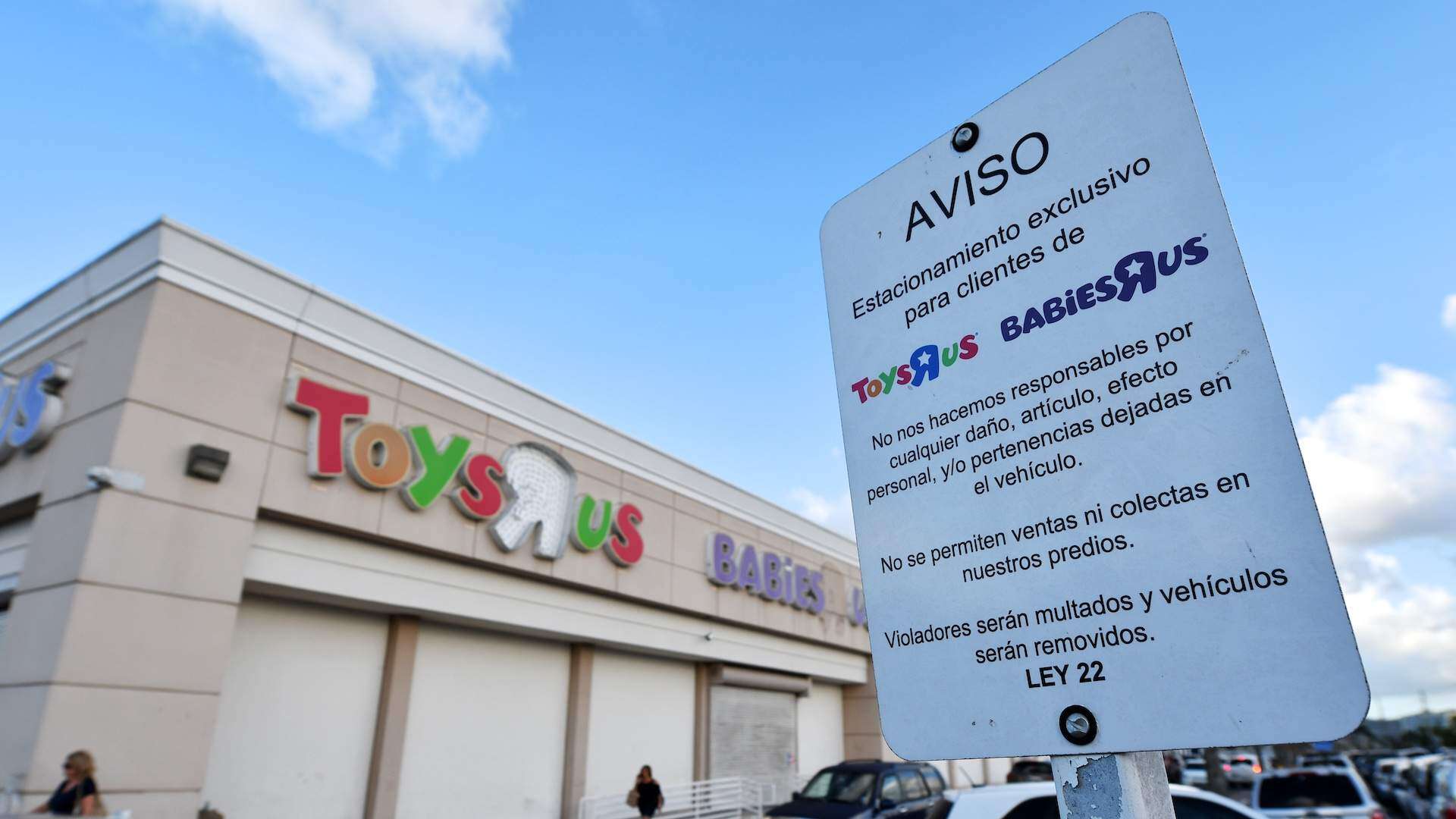 Establecen fondo para mesada a exempleados despedidos de Toys ‘R’ Us