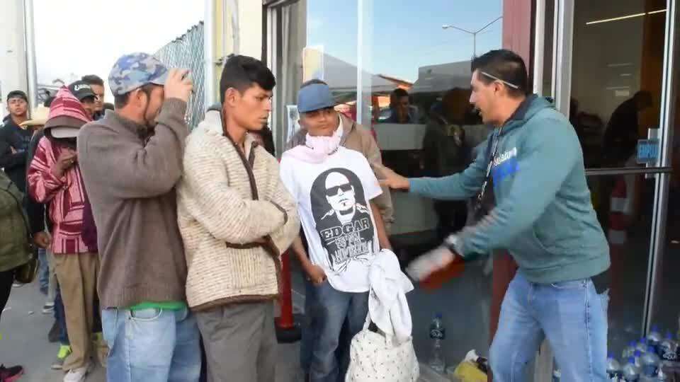 Cientos de migrantes llegan a pedir asilo en Estados Unidos