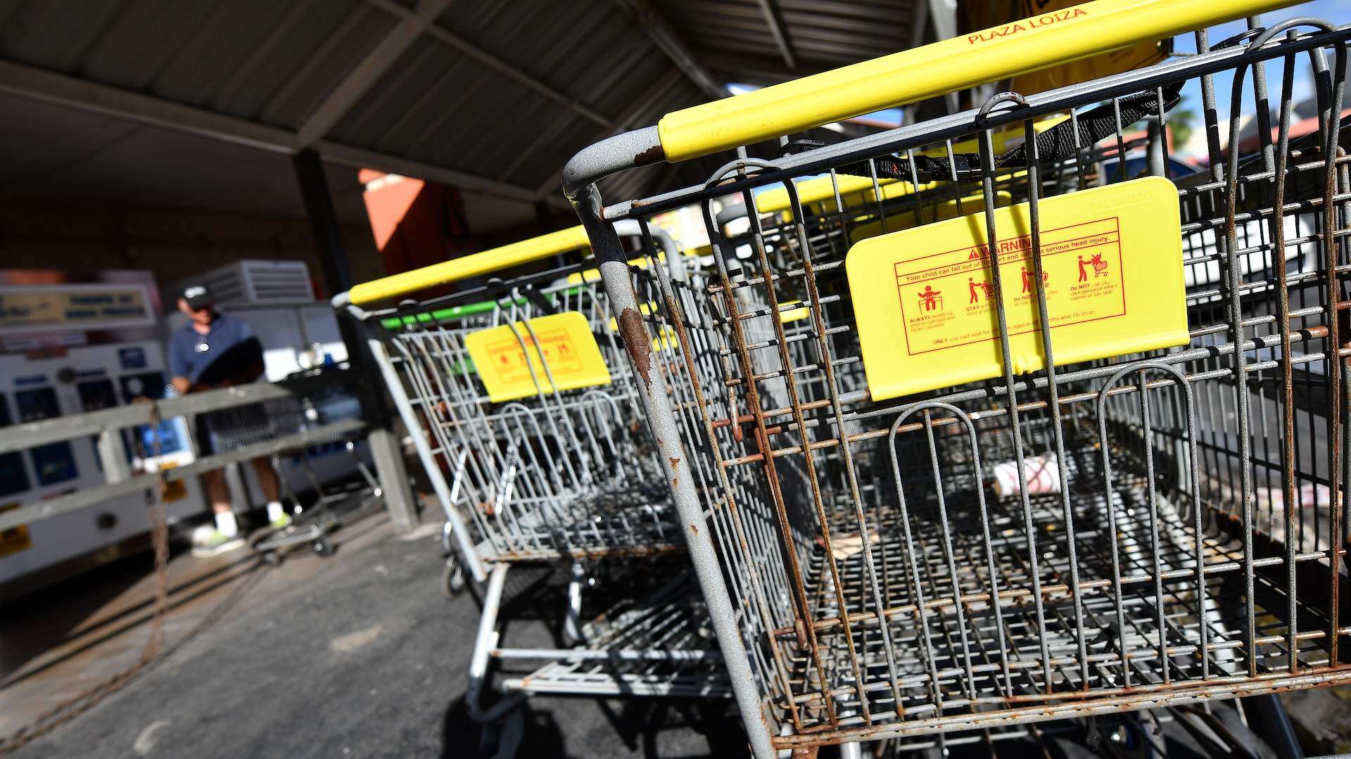 Detallistas condenan la propuesta limpieza de carritos de compra