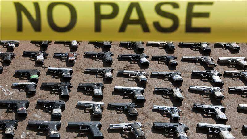 Nueva ley facilita portación de armas para expolíticos y exagentes