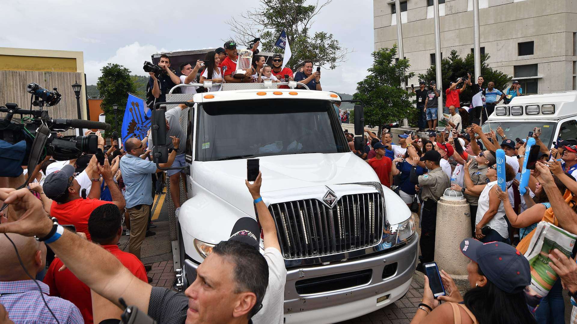 Caguas se desborda por Alex Cora