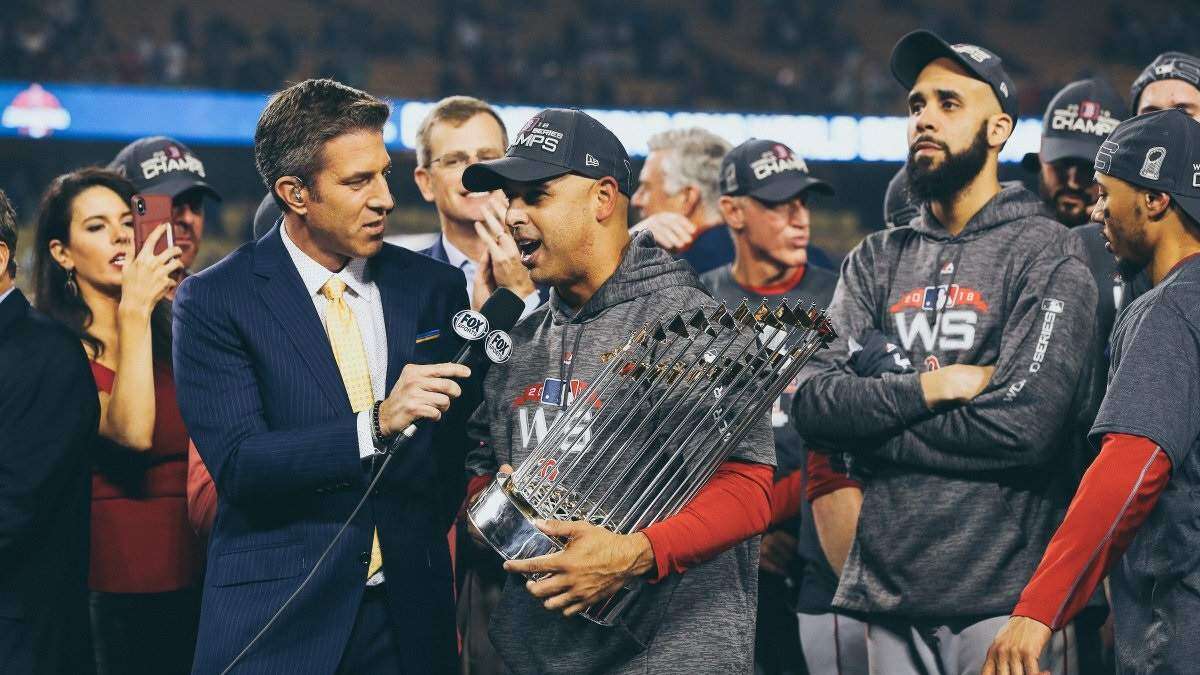 Alex Cora regresará a la isla bien acompañado